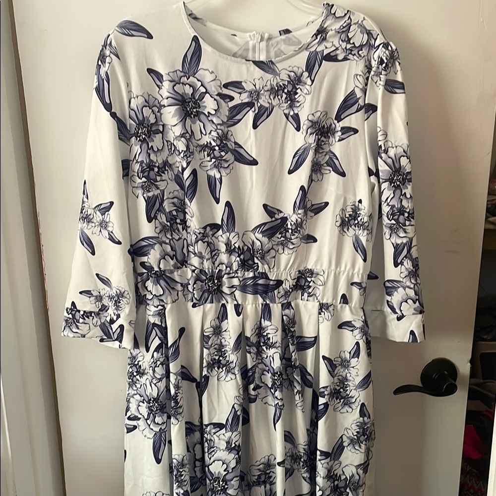 Floral Print White and Blue Dress 3/4 sleeves pleated midi dress size XL new - Picture 2 of 8